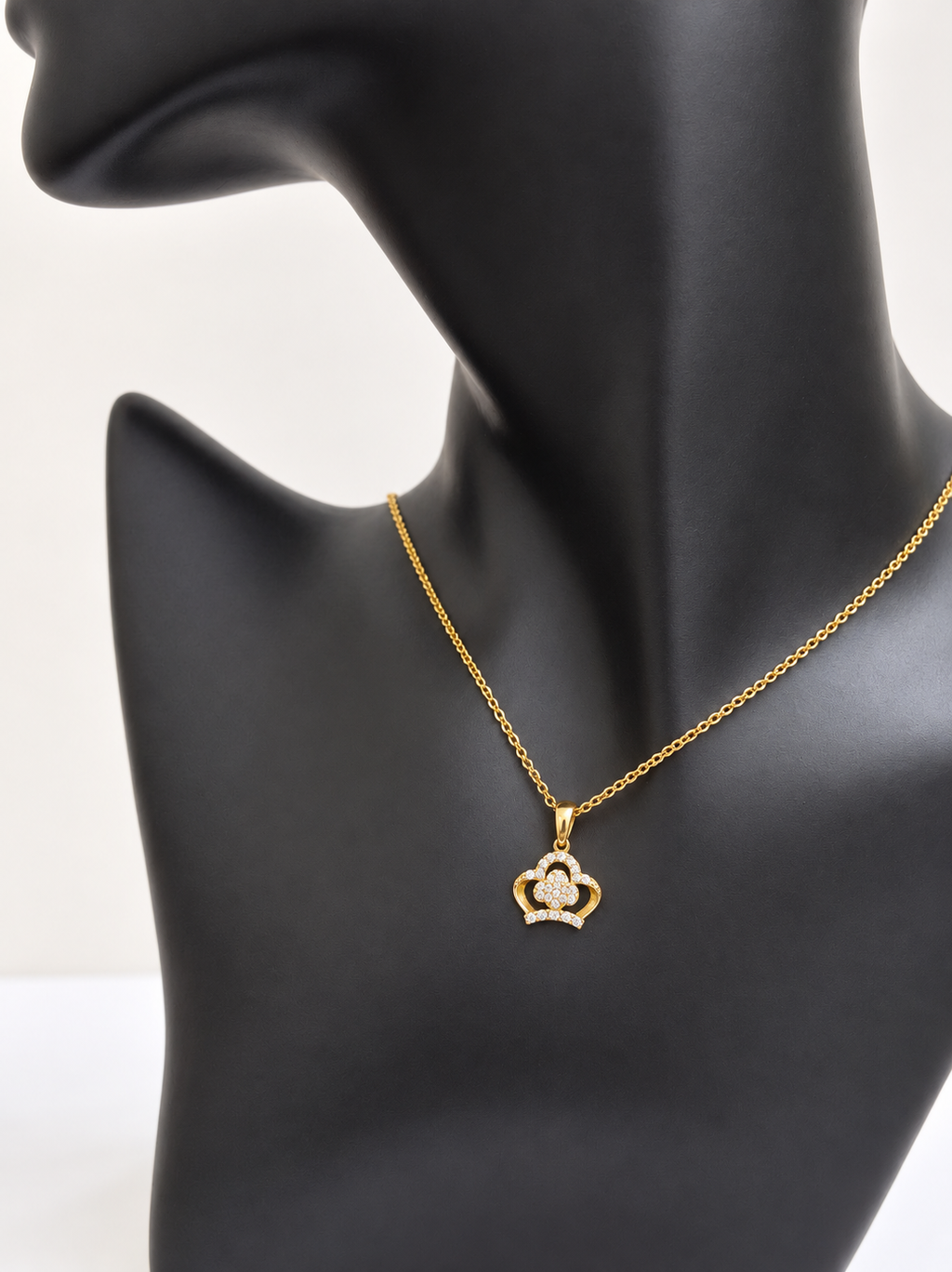 Cadena con corona en oro 10K