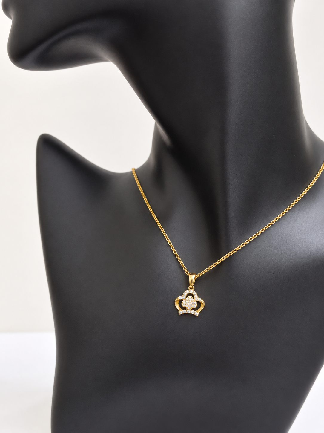 Cadena con corona en oro 10K