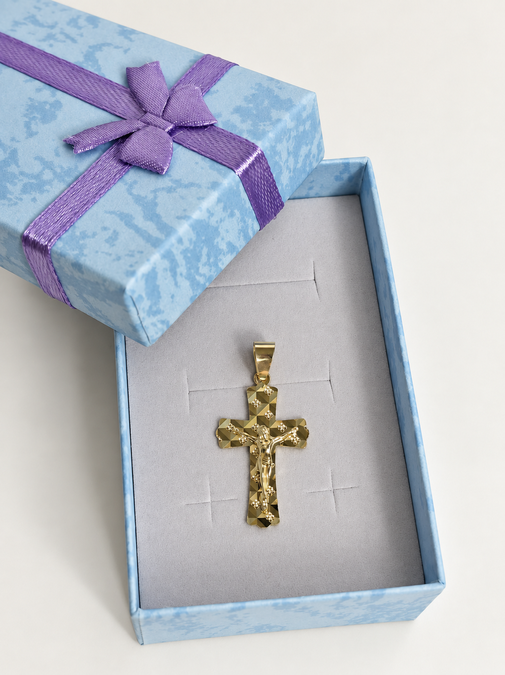 Cruz Diamantada con Cristo en Oro 10K
