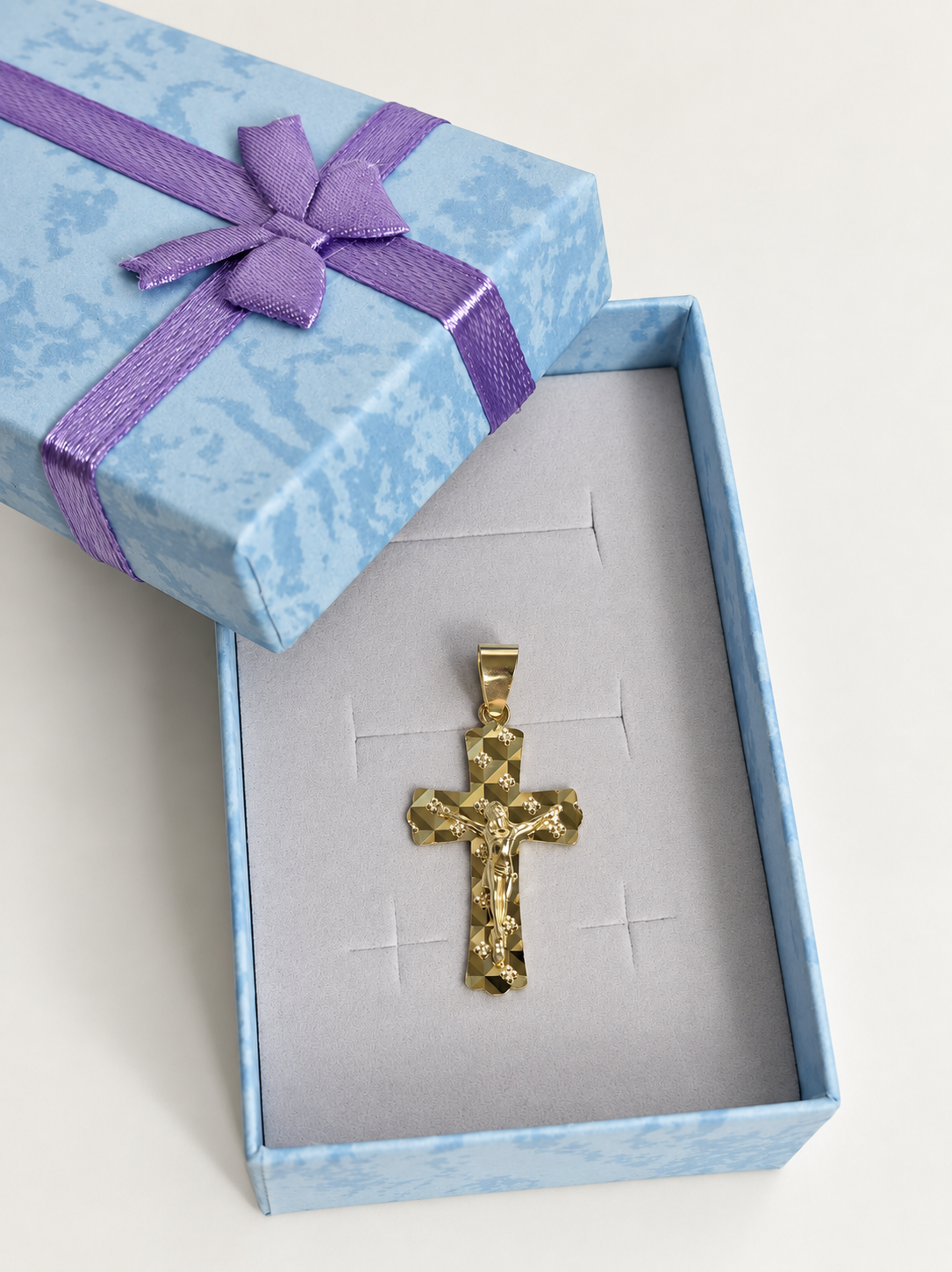 Cruz Diamantada con Cristo en Oro 10K