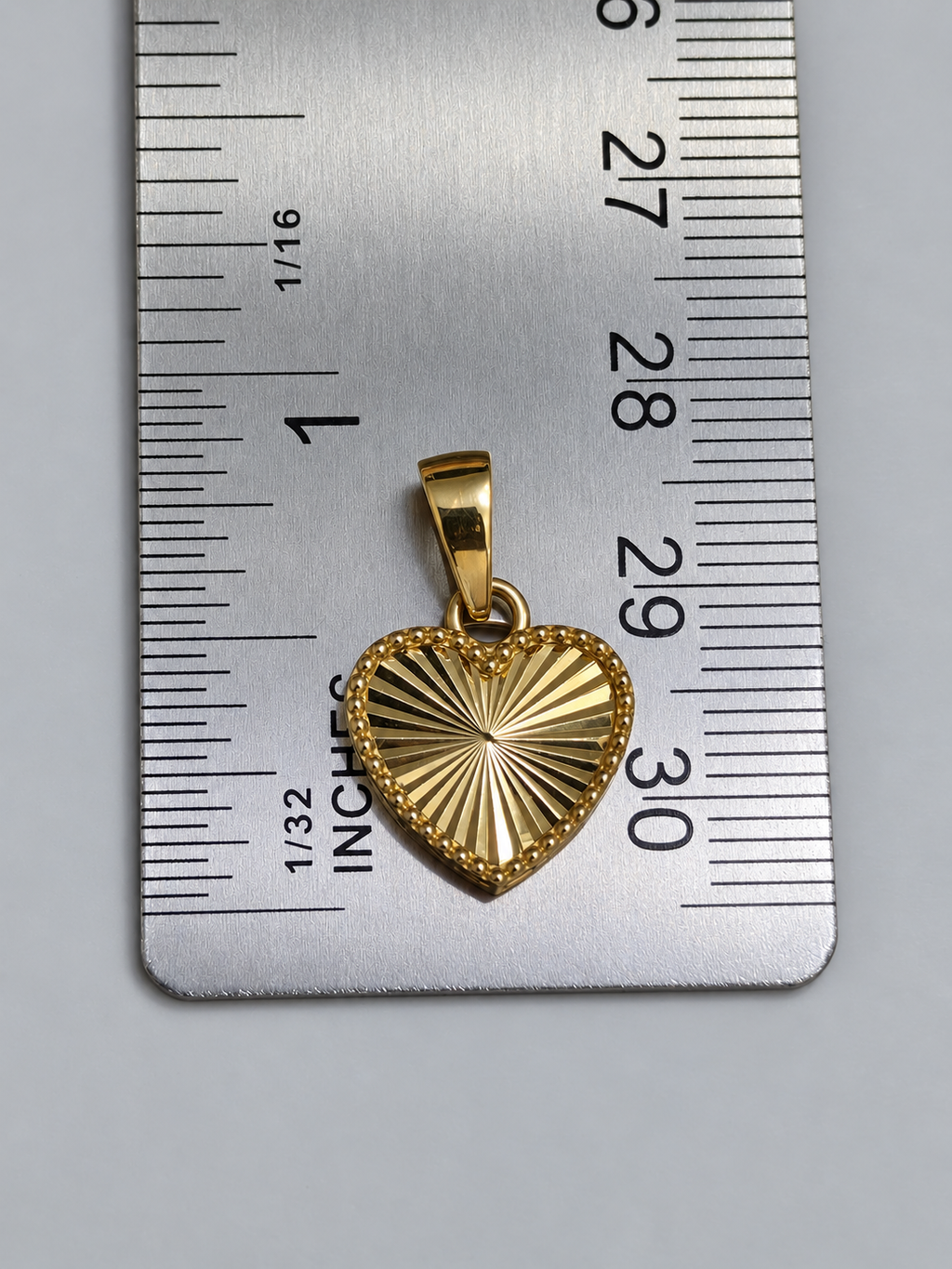 Corazón diamantado en oro 10K