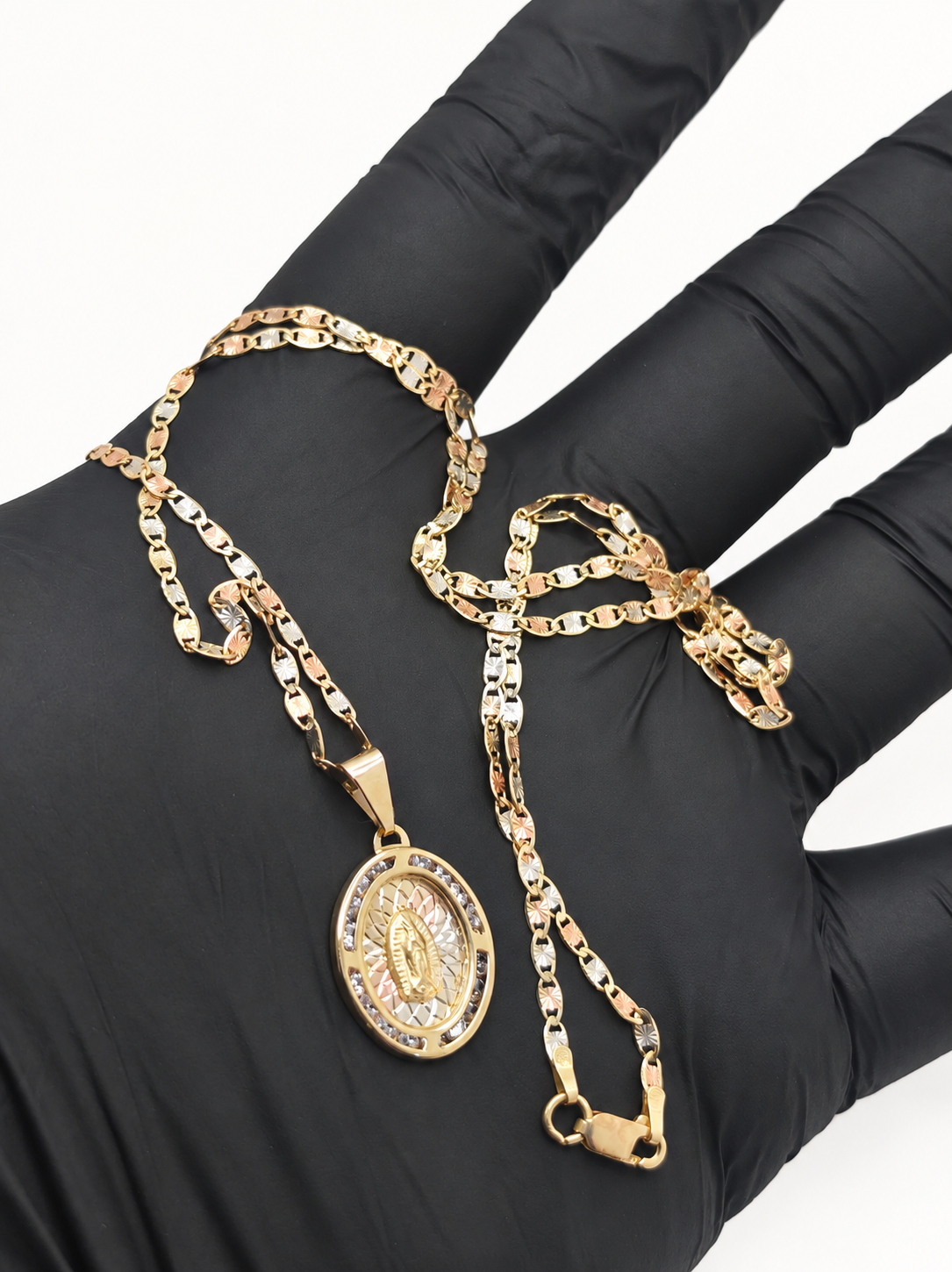 Virgen de Guadalupe con Cadena Valentino de Oro 10K