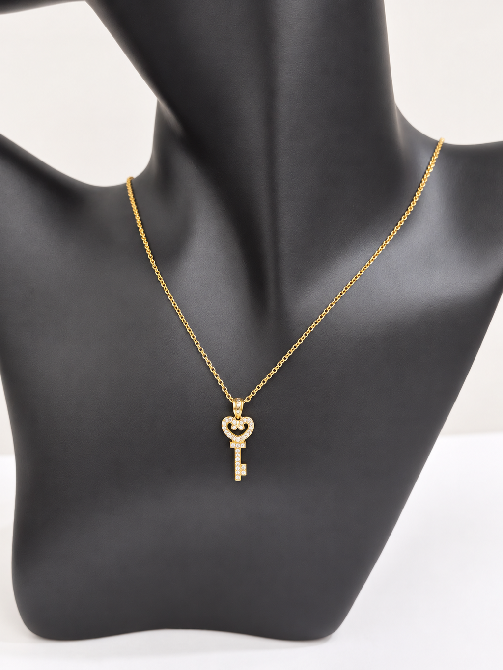 Cadena cable con dije de llave en oro 10K
